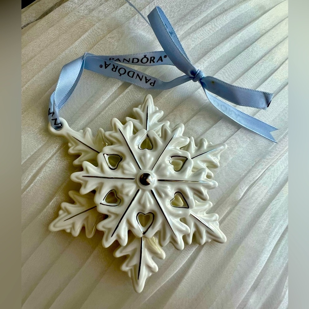 Pandora 2015 Limited Edition Porcelain
Snowflake Ornament Christmas Holiday